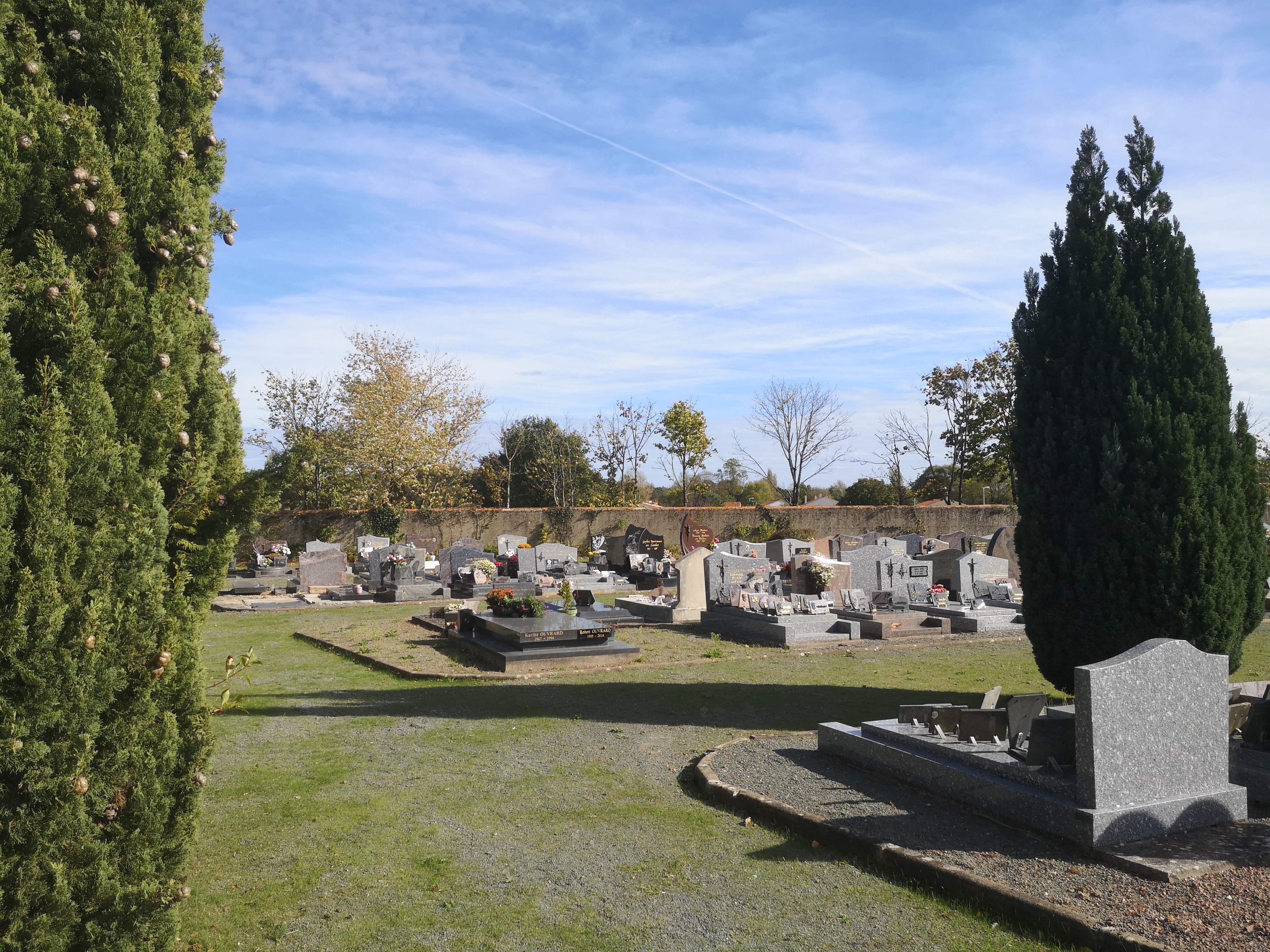 Allées et tombes