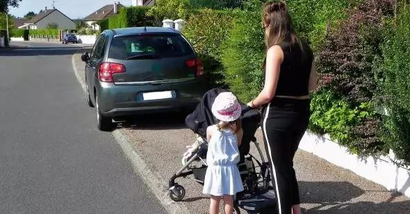 poussette sur rue